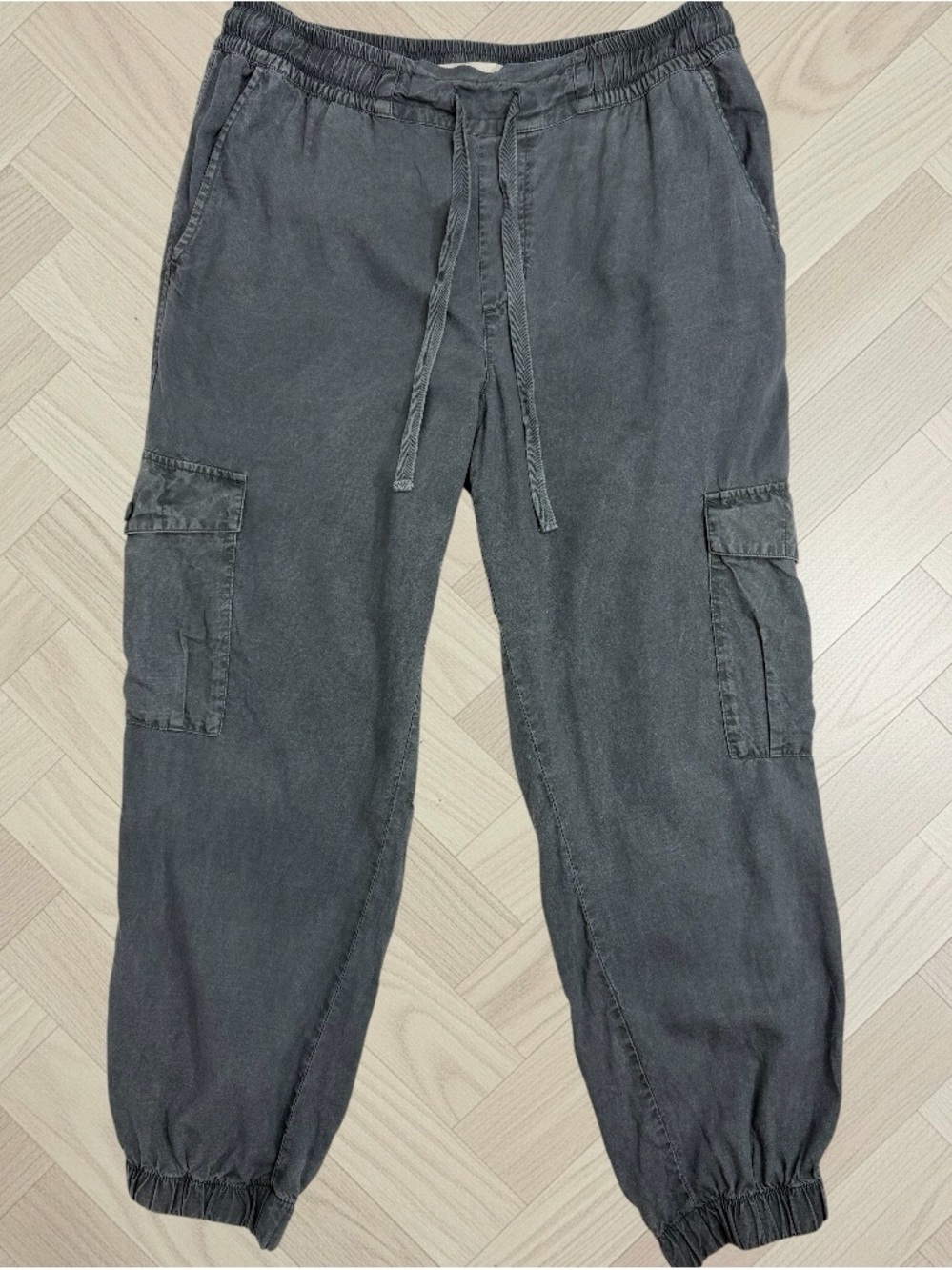 CLOTH & STONE Blakely Utility Cargo Joggers in Gray Tencel Buttery Soft Small
